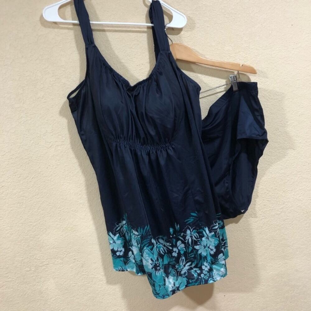 NWT Swimsuits for All navy blue floral two piece dress swimsuit with shorts 40